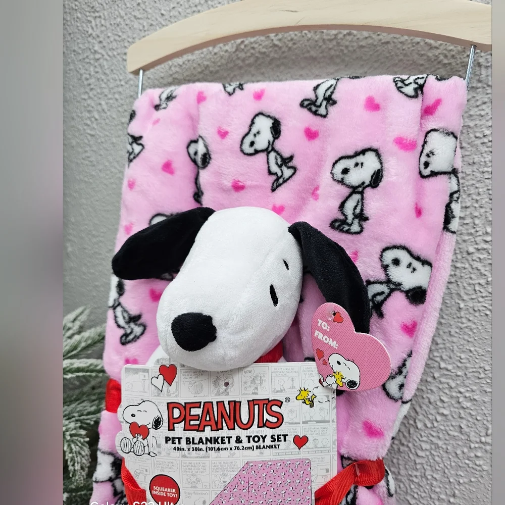 Nwt Peanuts Snoopy Valentine's Day Pet blanket and Squeak toy in Pink and white - Picture 4 of 13